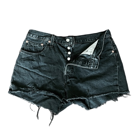 Levi 501 Black Shorts - Picture 2 of 4